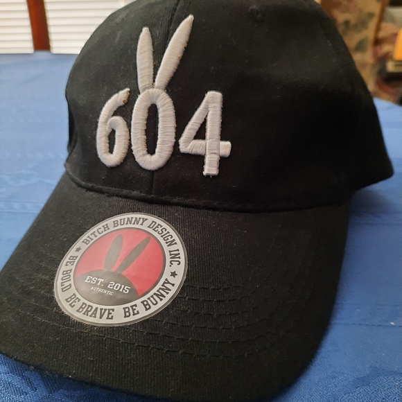 New Vintage B!tch Bunny Snapback - Picture 1 of 3
